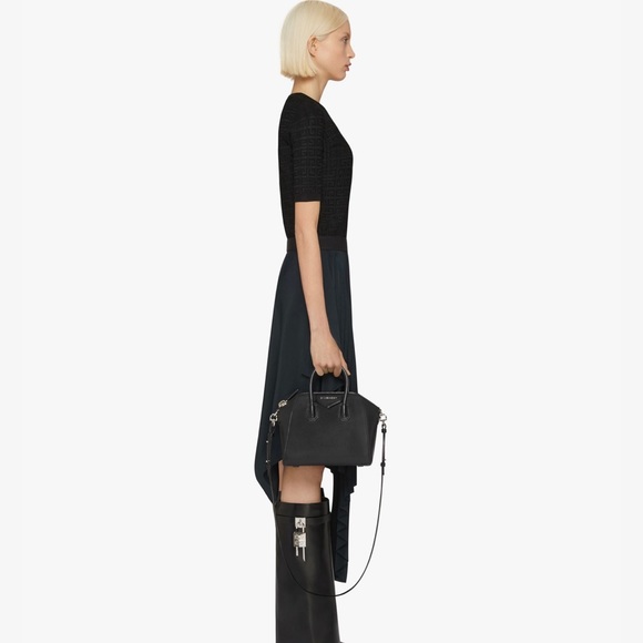 Givenchy Mini Antigona in Black Grained Leather - Picture 4 of 16
